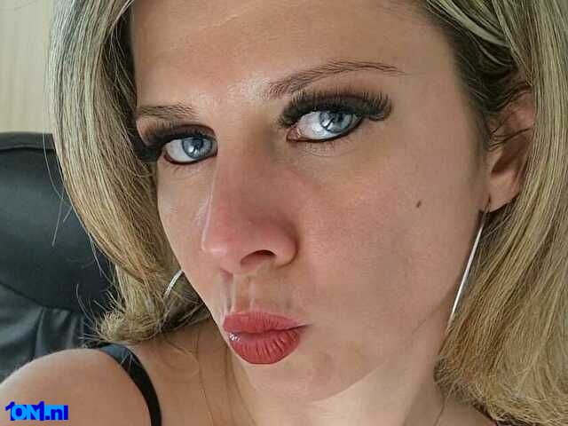 AnneBlueEyes preview 4