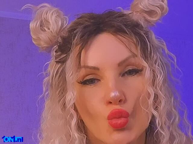 Mercedeslove preview 5